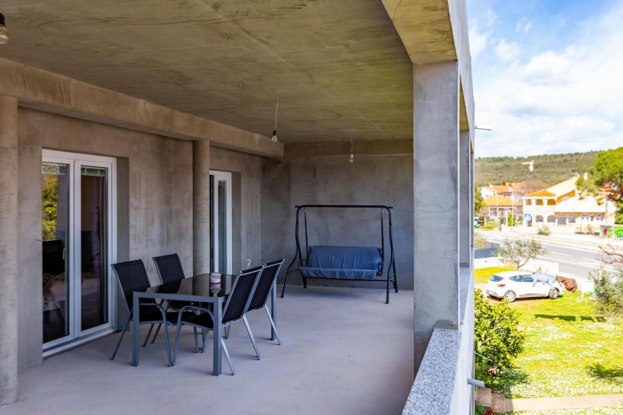Rs Two Bedroom Apartment Sukosan Exterior photo